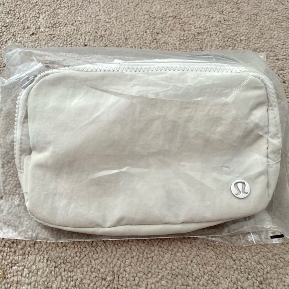 White Opal Lululemon everywhere belt bag - Picture 3 of 3